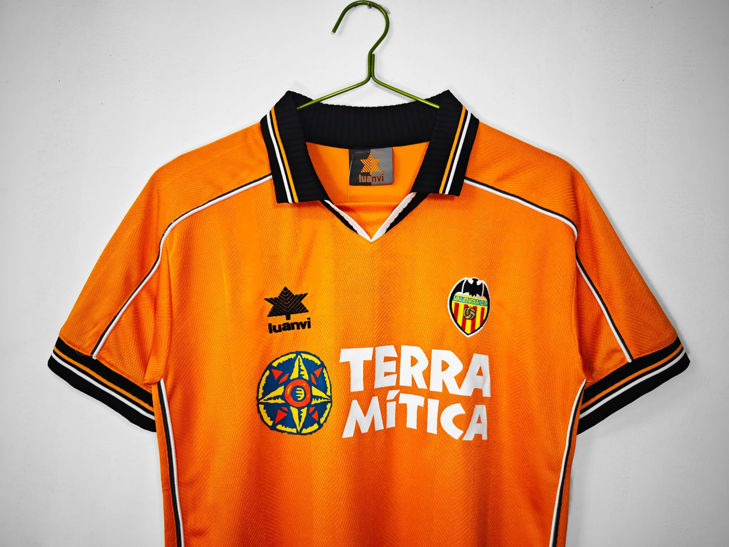 99/00 away retro football shirt