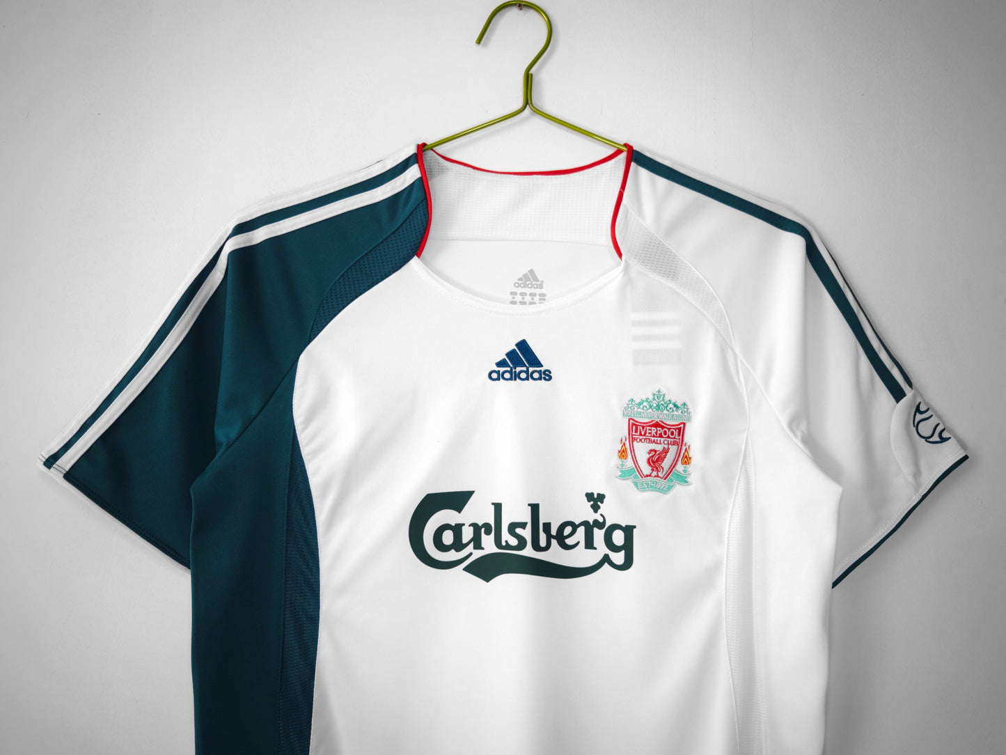 2006/08 away retro football shirt
