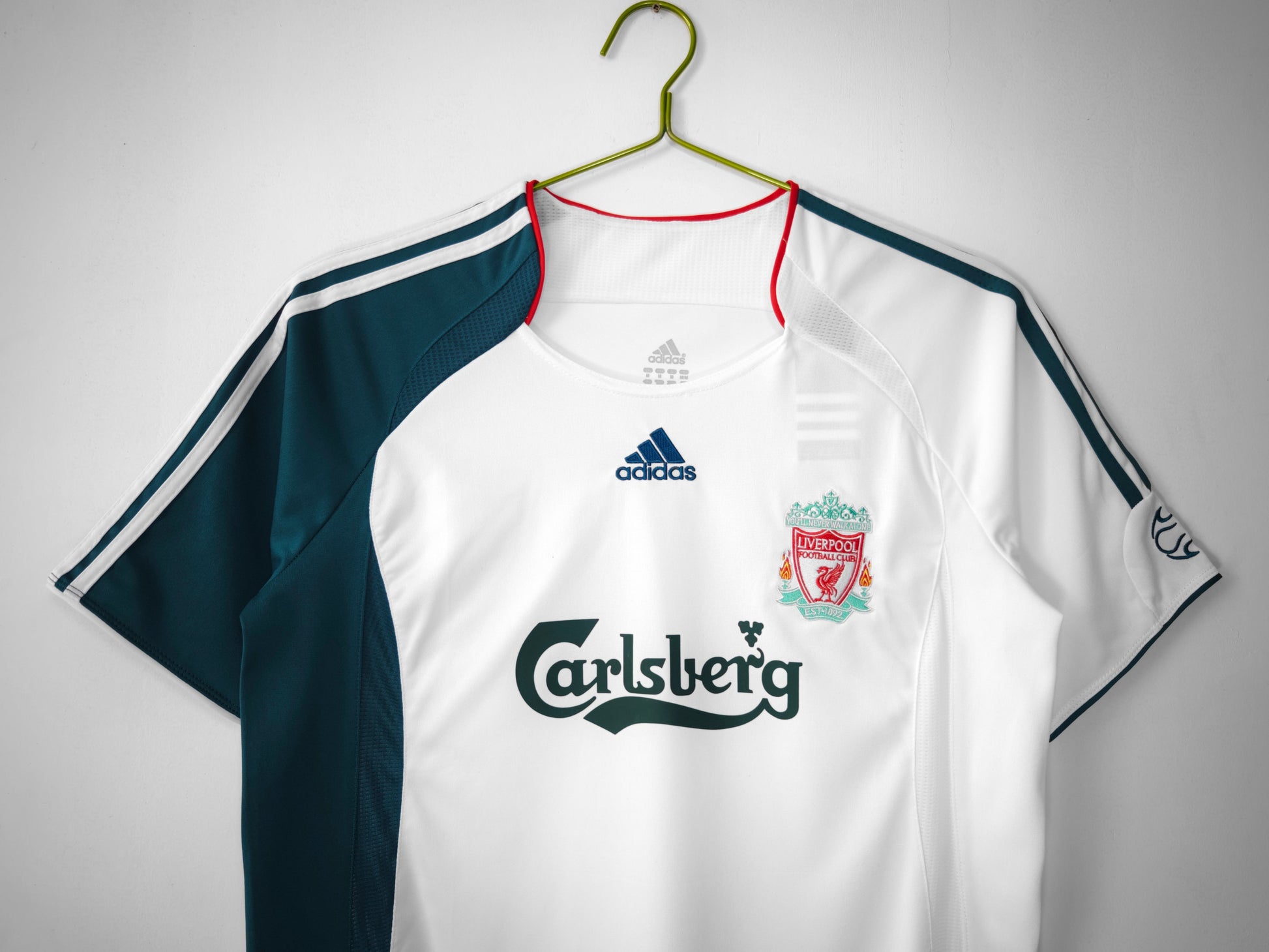 2006/08 away retro football shirt