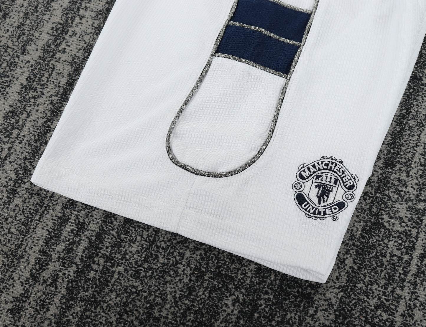 00/01 children's away football jersey
