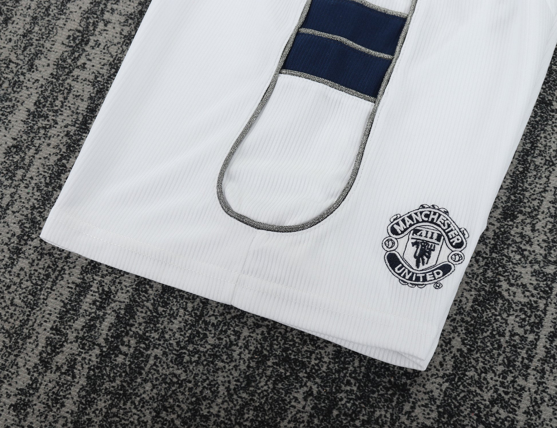 00/01 children's away football jersey
