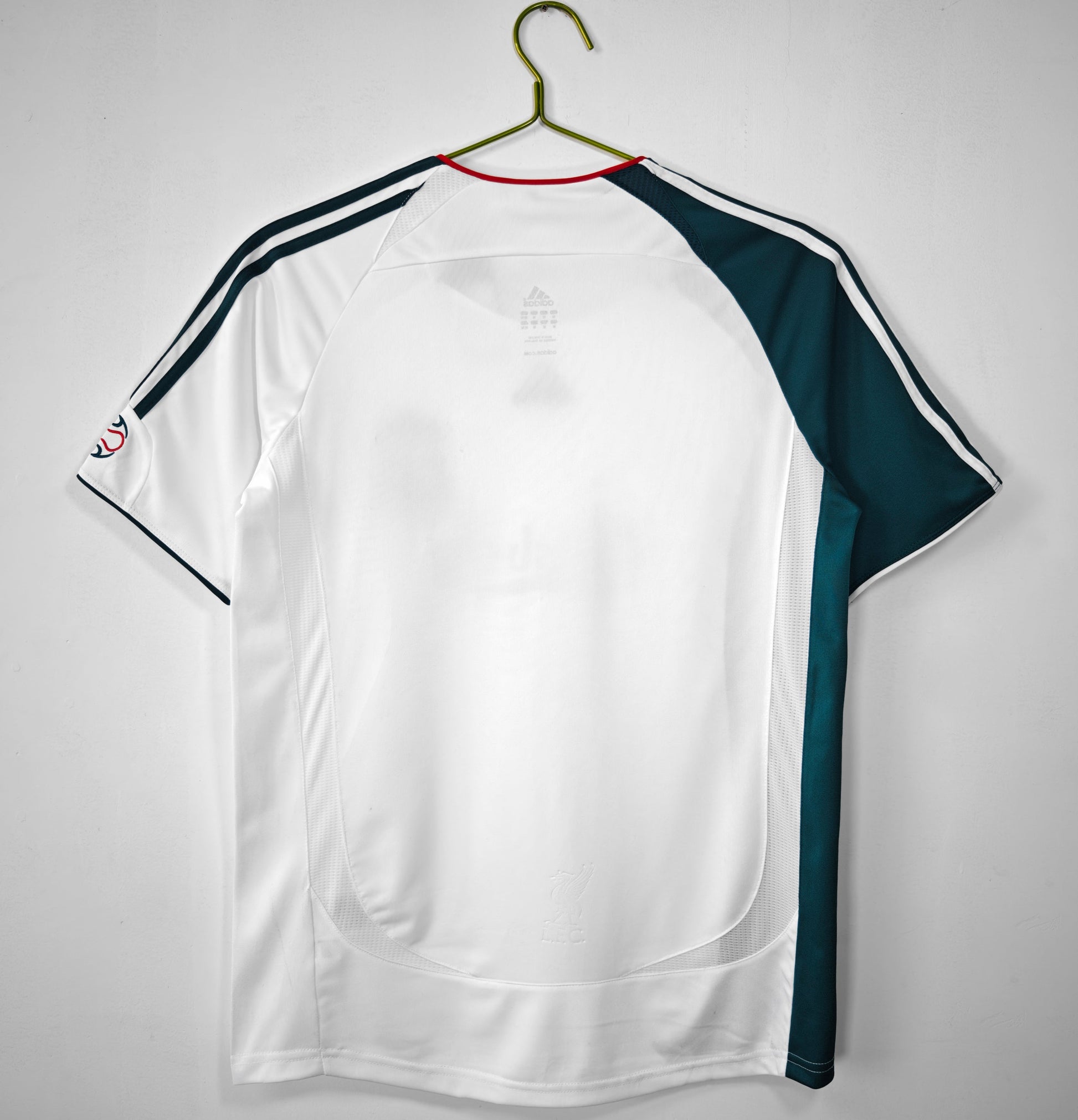 2006/08 away retro football shirt