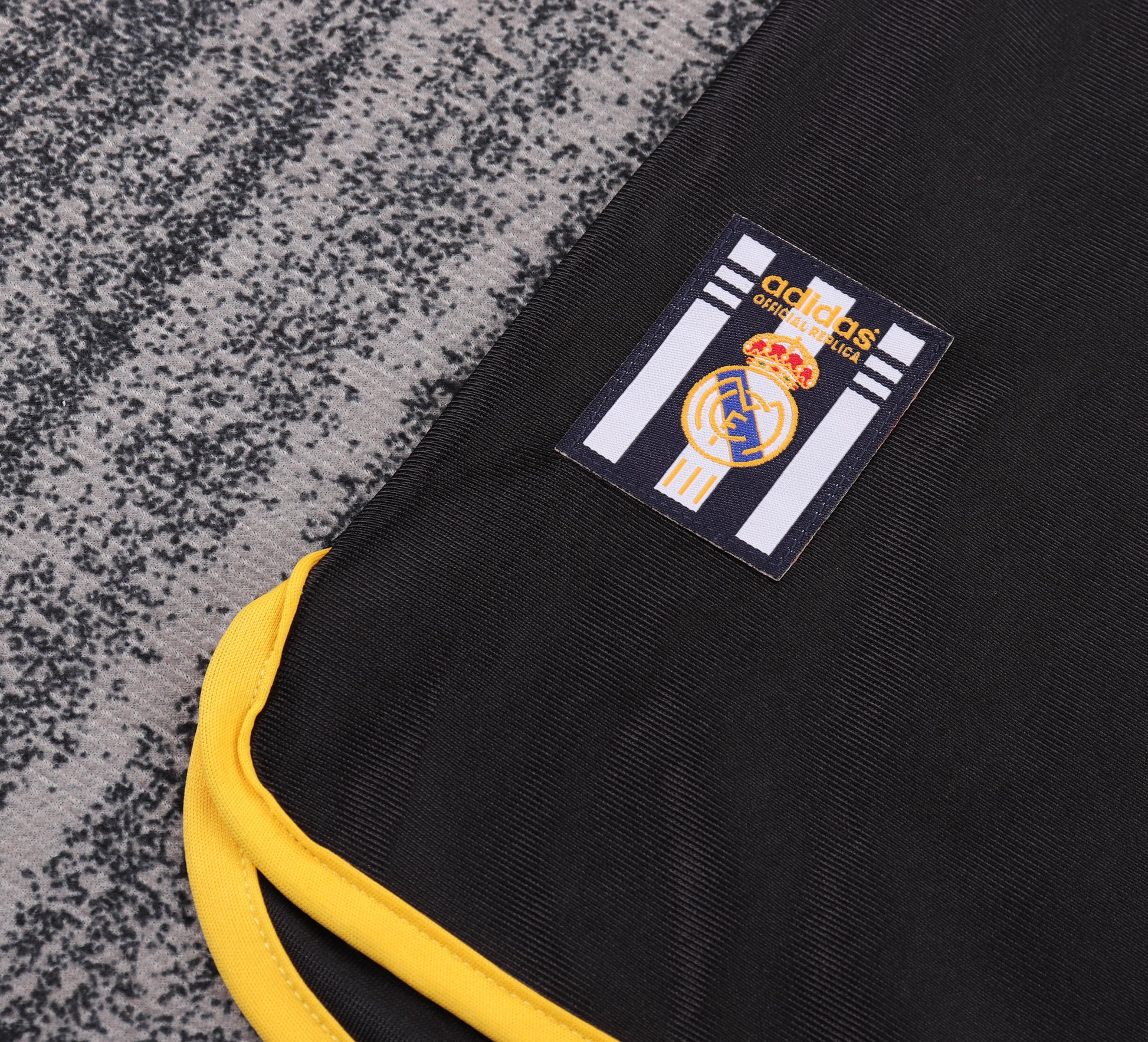 00/01 children's away football jersey