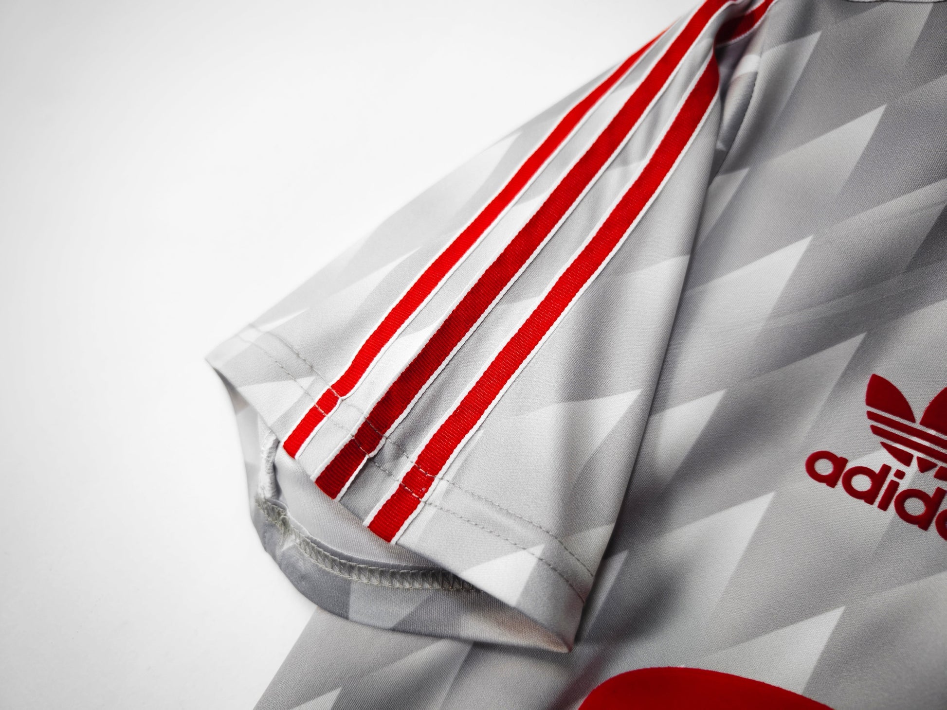 89/91 away retro football shirt