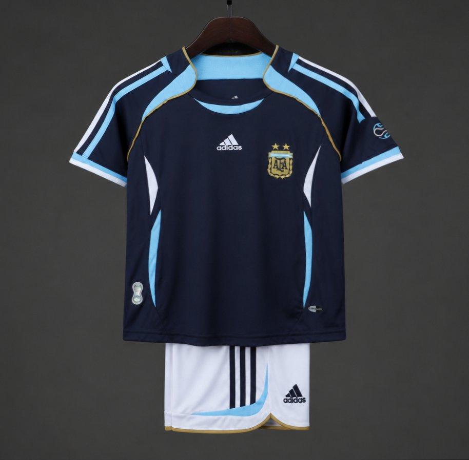 2006 Children's Away Retro Set - front view