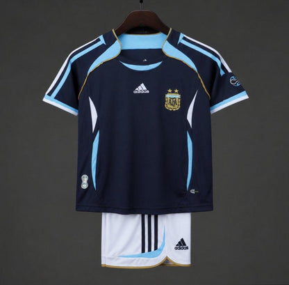 2006 Children's Away Retro Set - front view