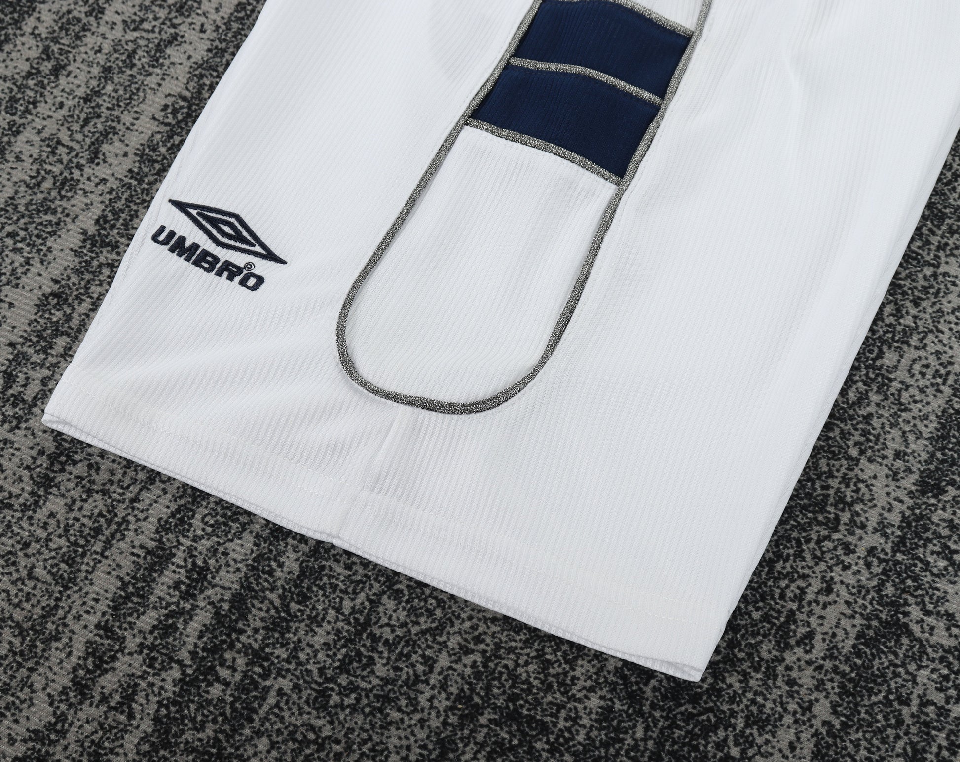 00/01 children's away football jersey