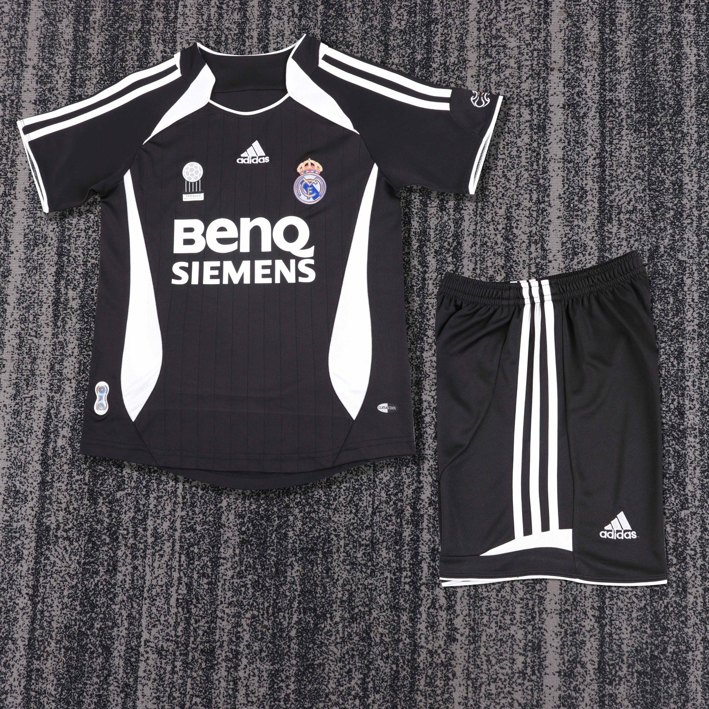 06/07 children's away football jersey