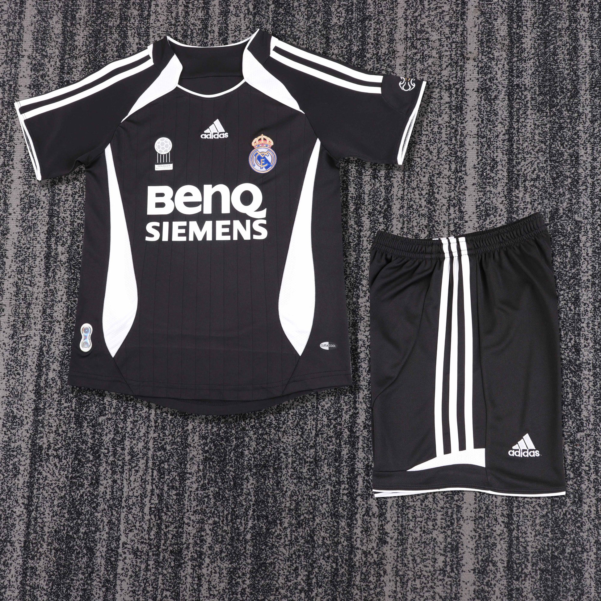 06/07 children's away football jersey