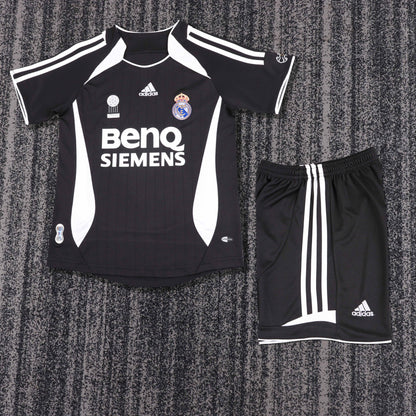06/07 children's away football jersey