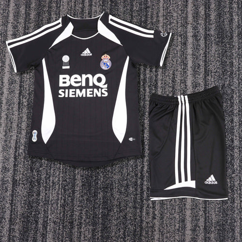 06/07 children's away football jersey