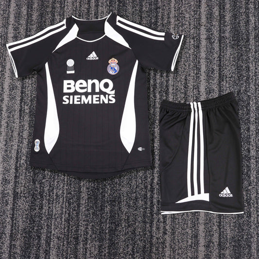 06/07 children's away football jersey
