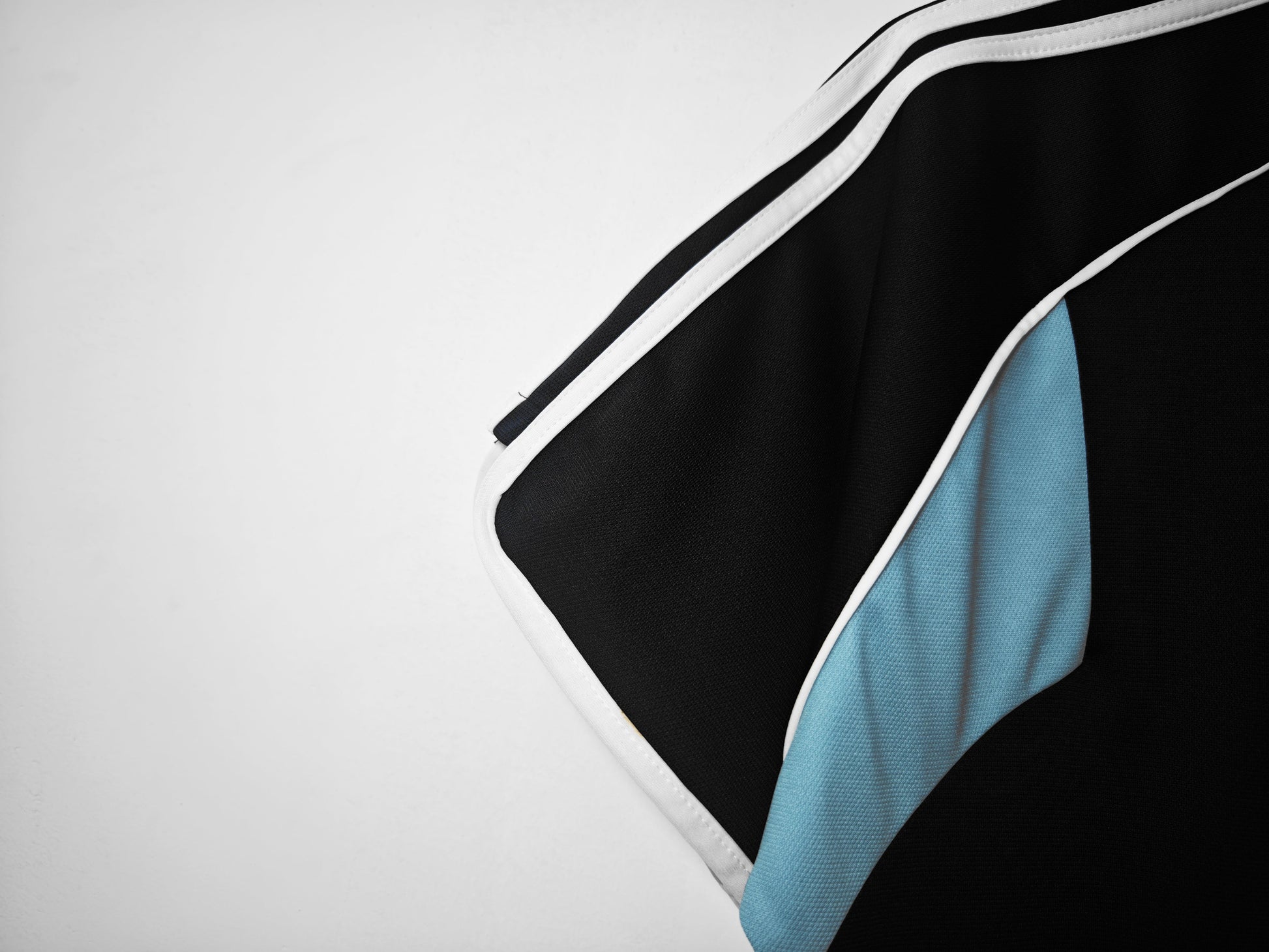 00/01 away retro football shirt