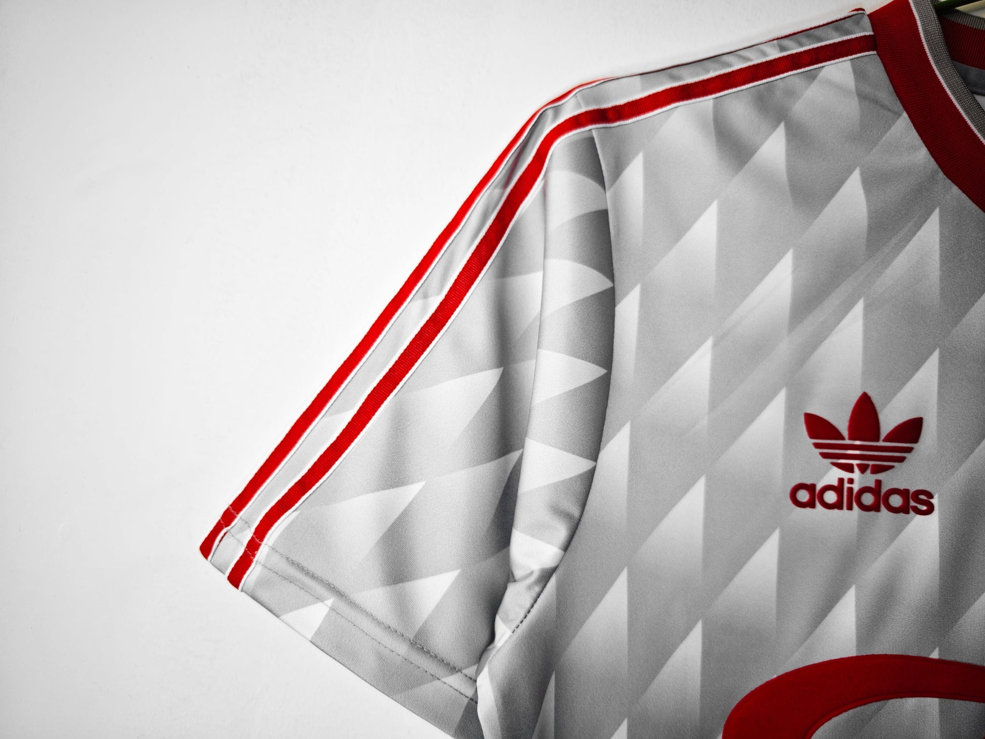 89/91 away retro football shirt