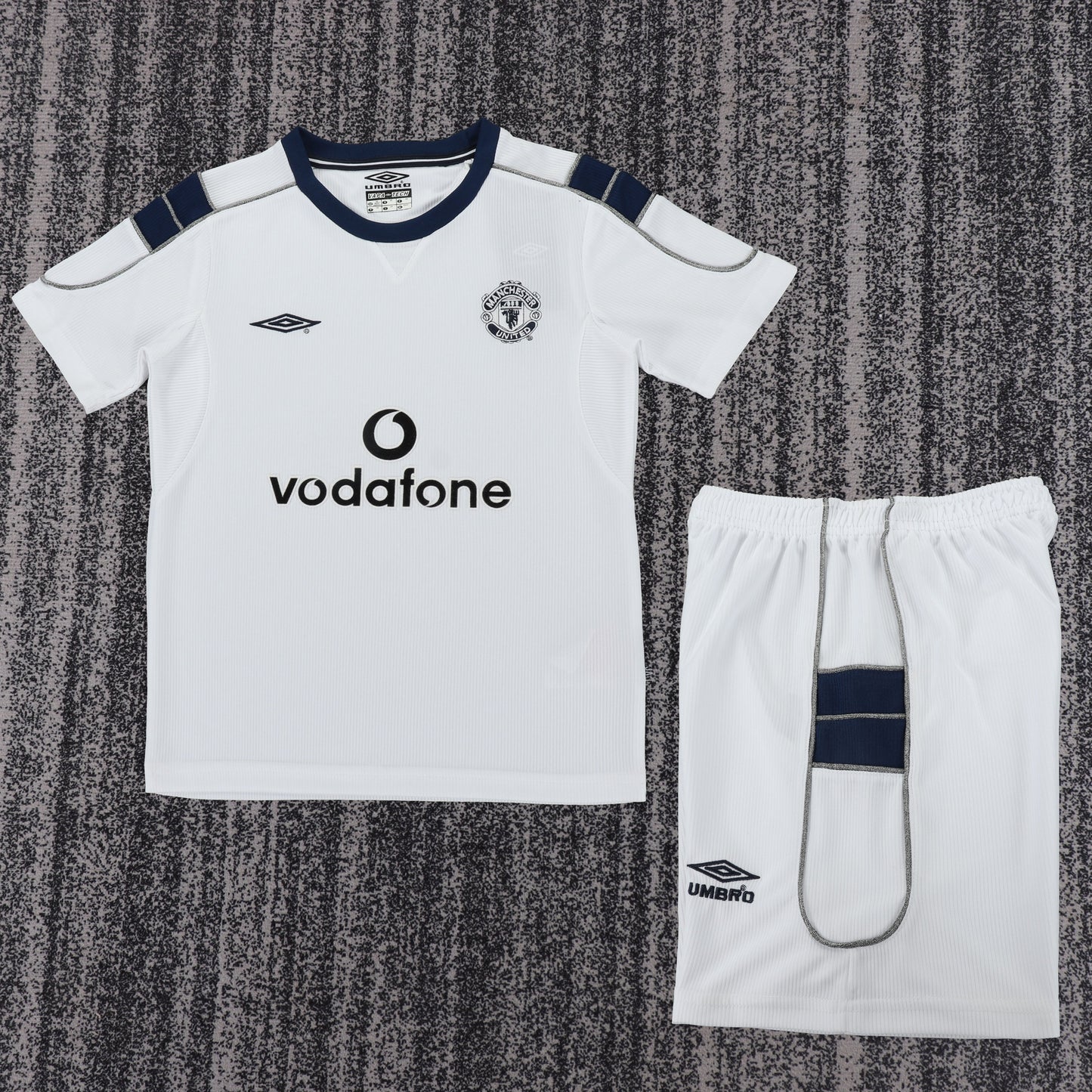 00/01 children's away football jersey
