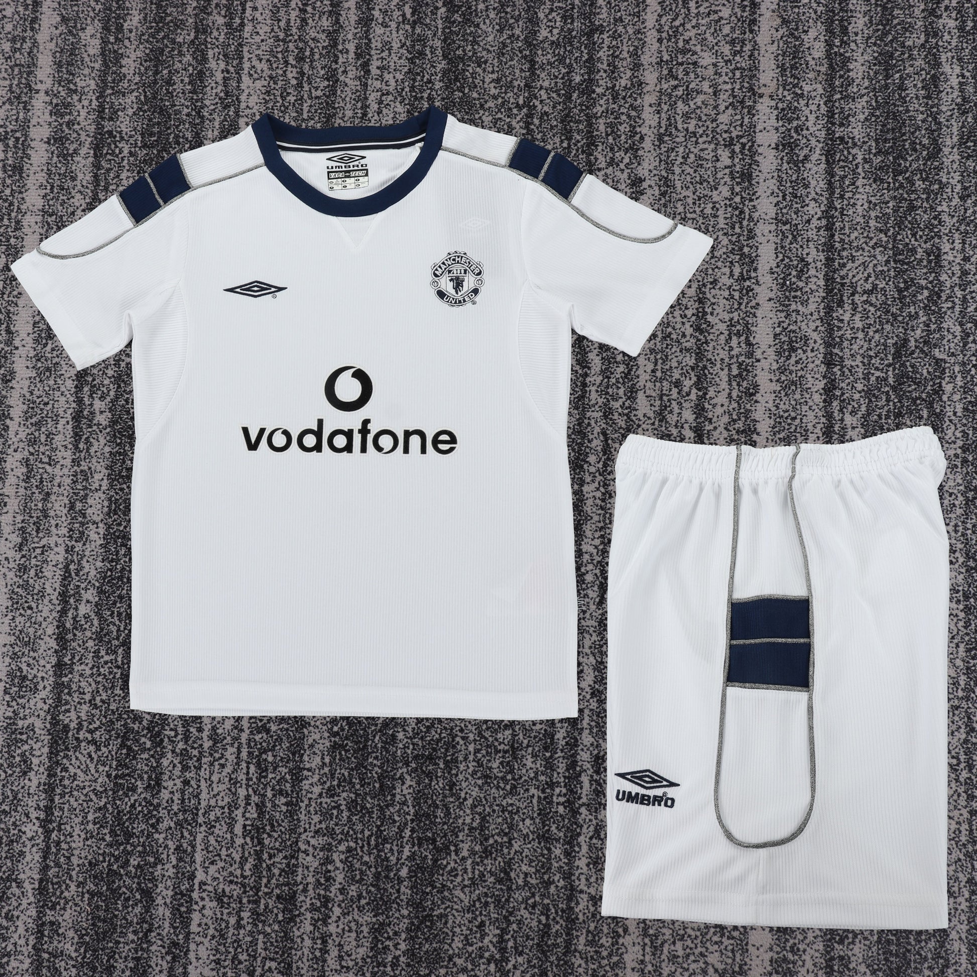 00/01 children's away football jersey