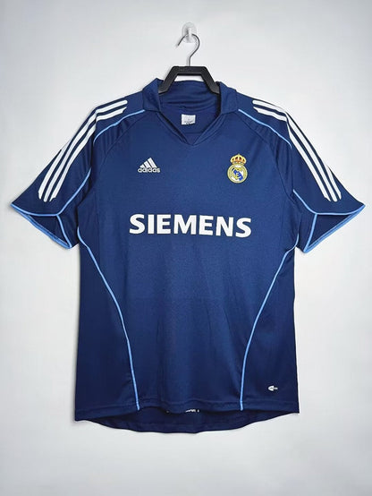 2005/06 away retro football shirt