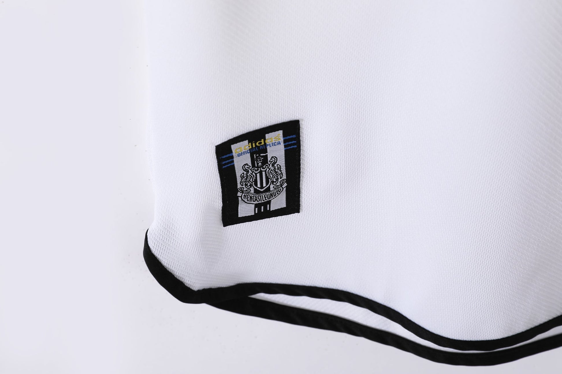 99/00 away retro football shirt