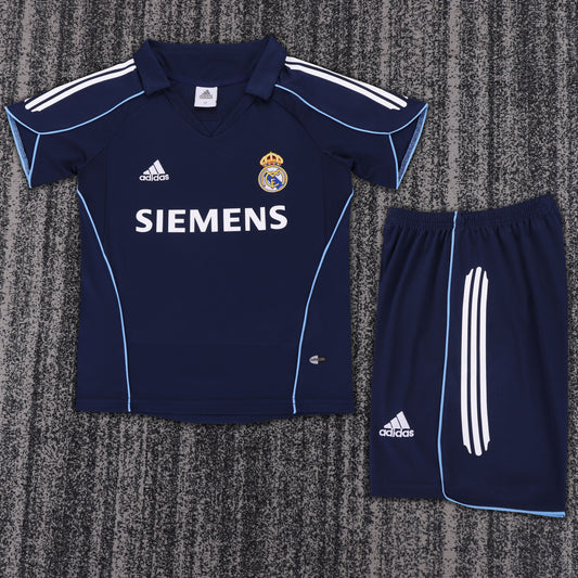05/06 children's away football jersey