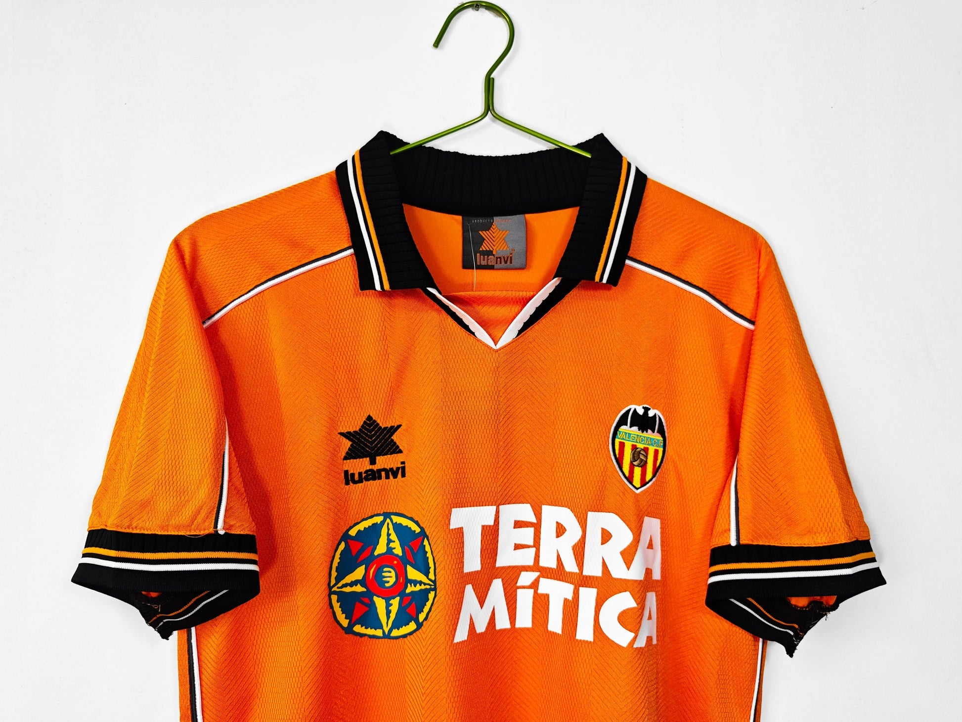 99/00 away retro football shirt