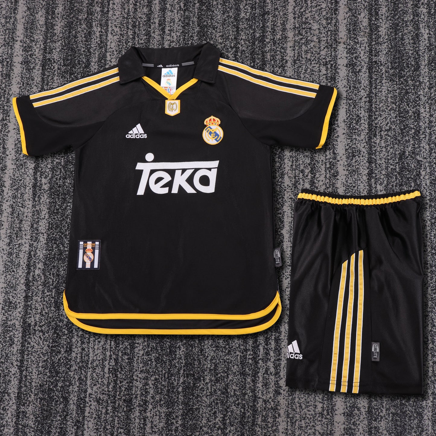 00/01 children's away football jersey