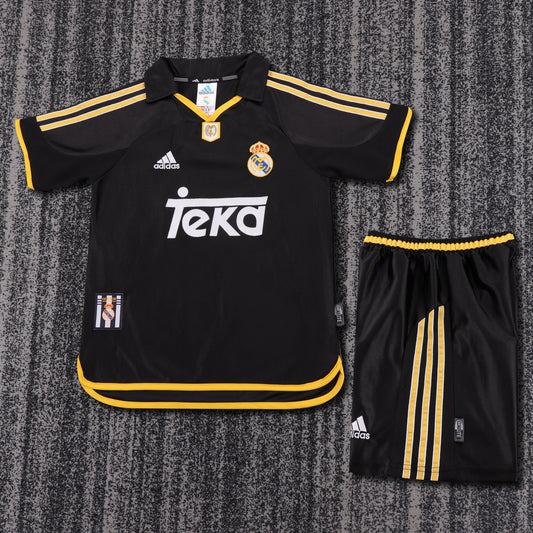 00/01 children's away football jersey
