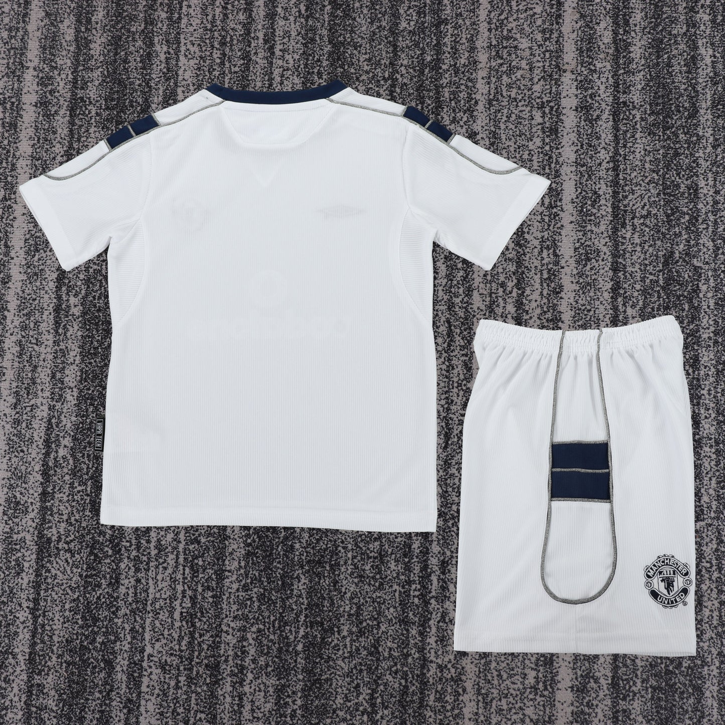 00/01 children's away football jersey