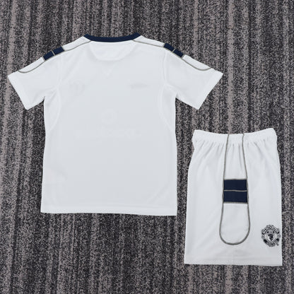 00/01 children's away football jersey