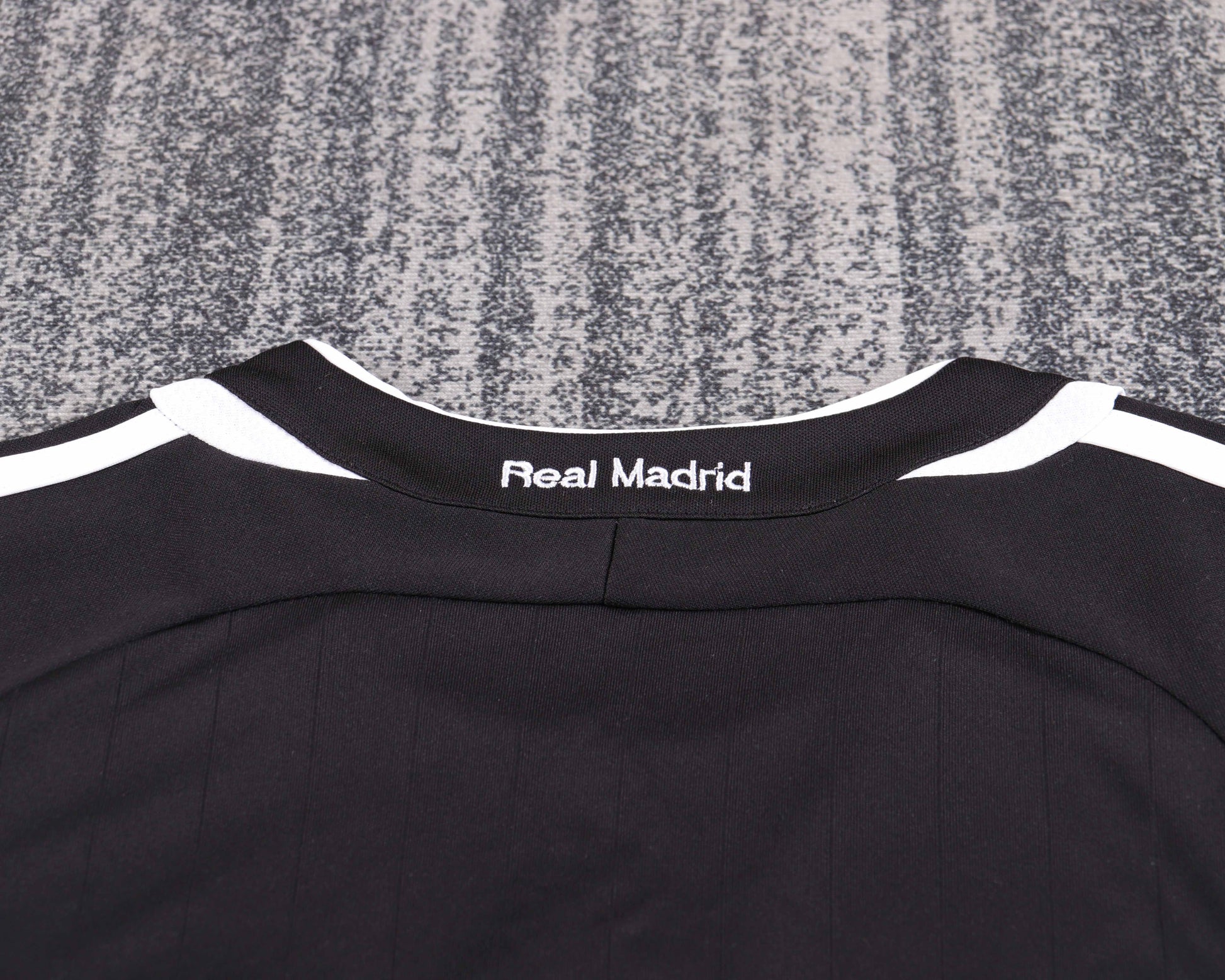06/07 children's away football jersey