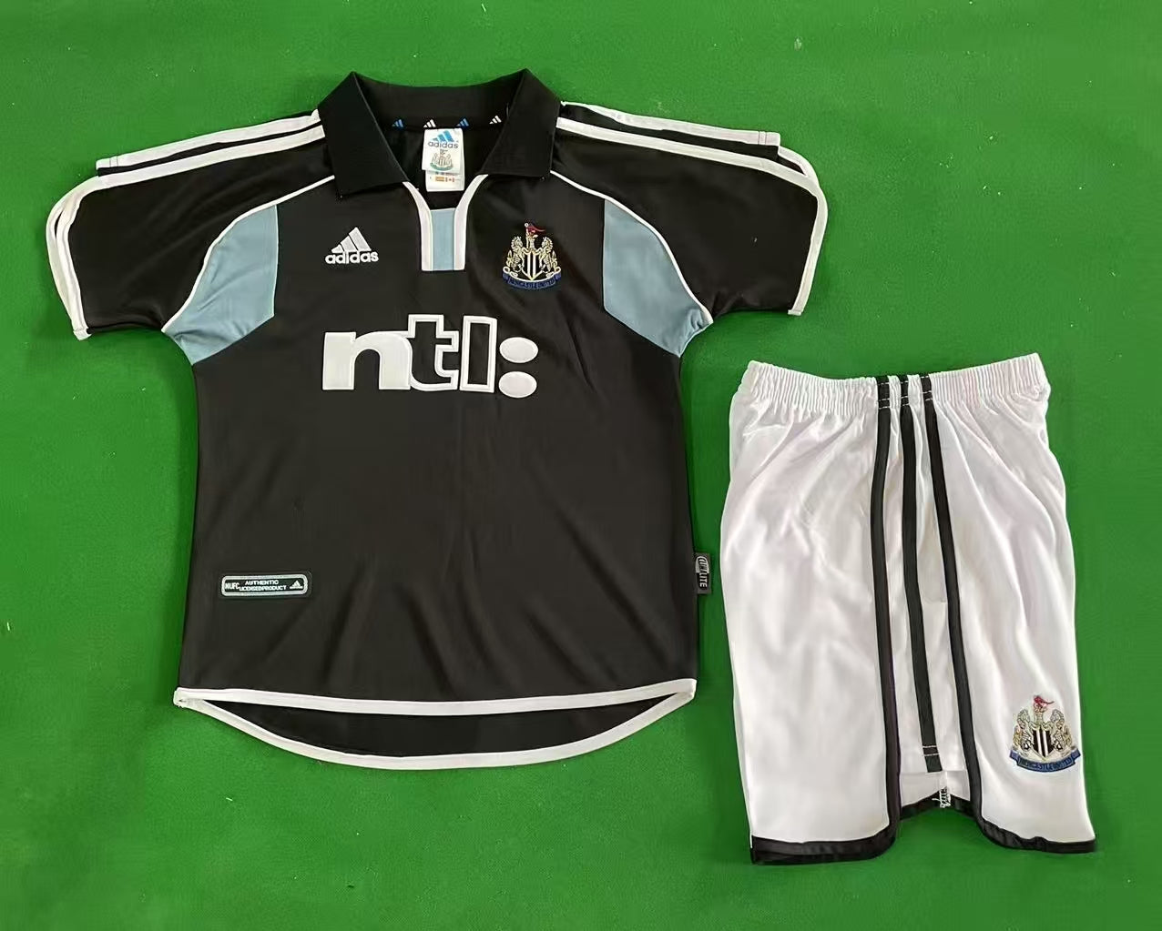 00/01 children's away football jersey