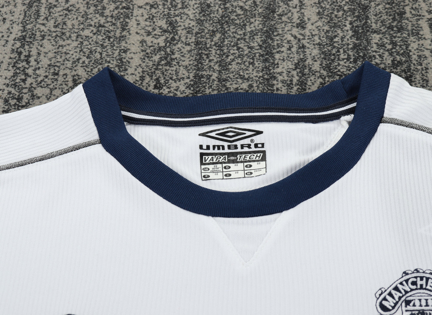 00/01 children's away football jersey