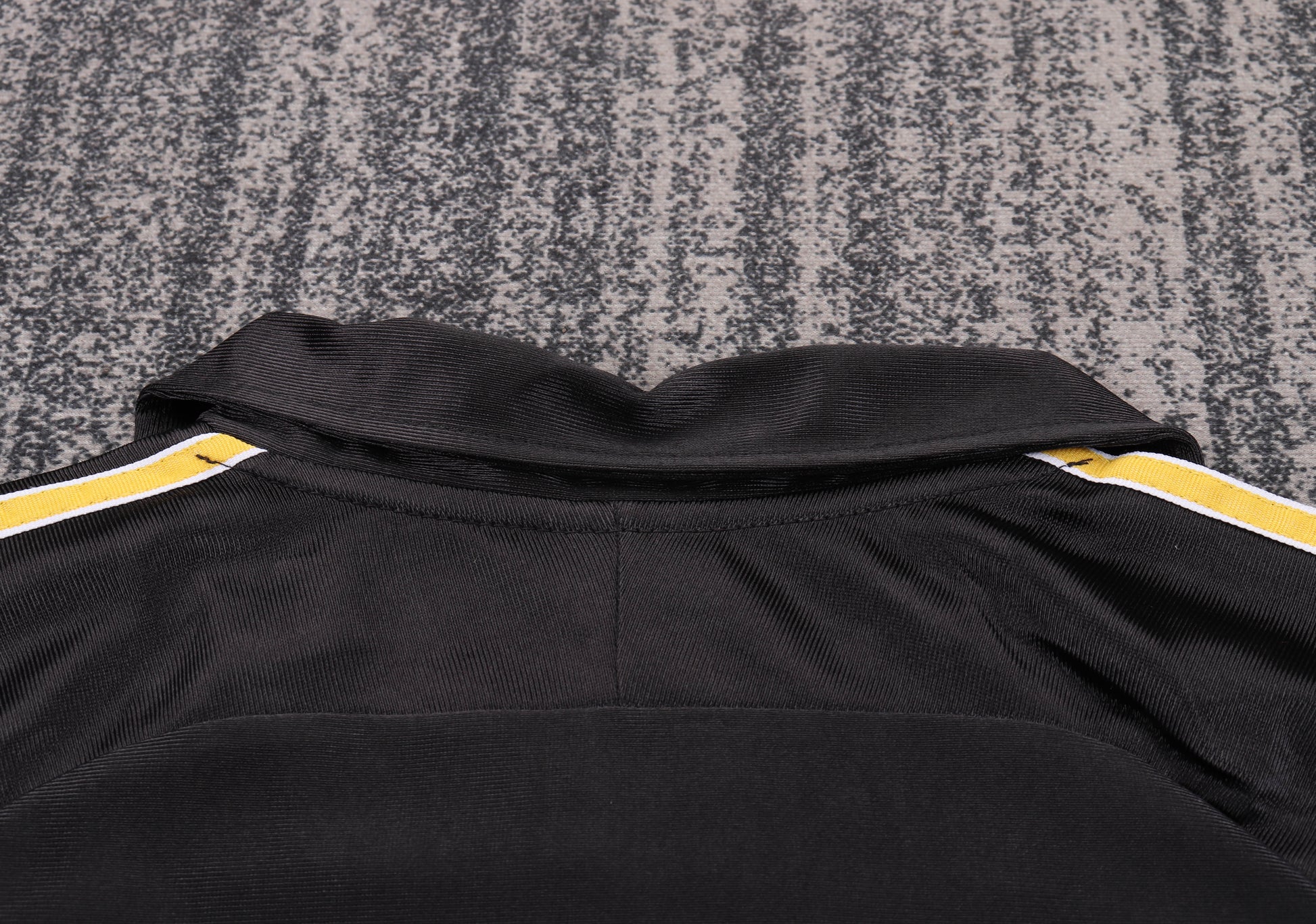 00/01 children's away football jersey