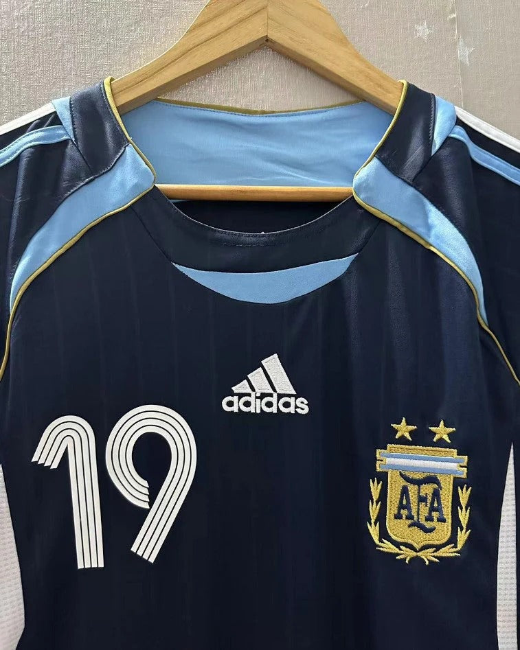 06/07 away retro football shirt
